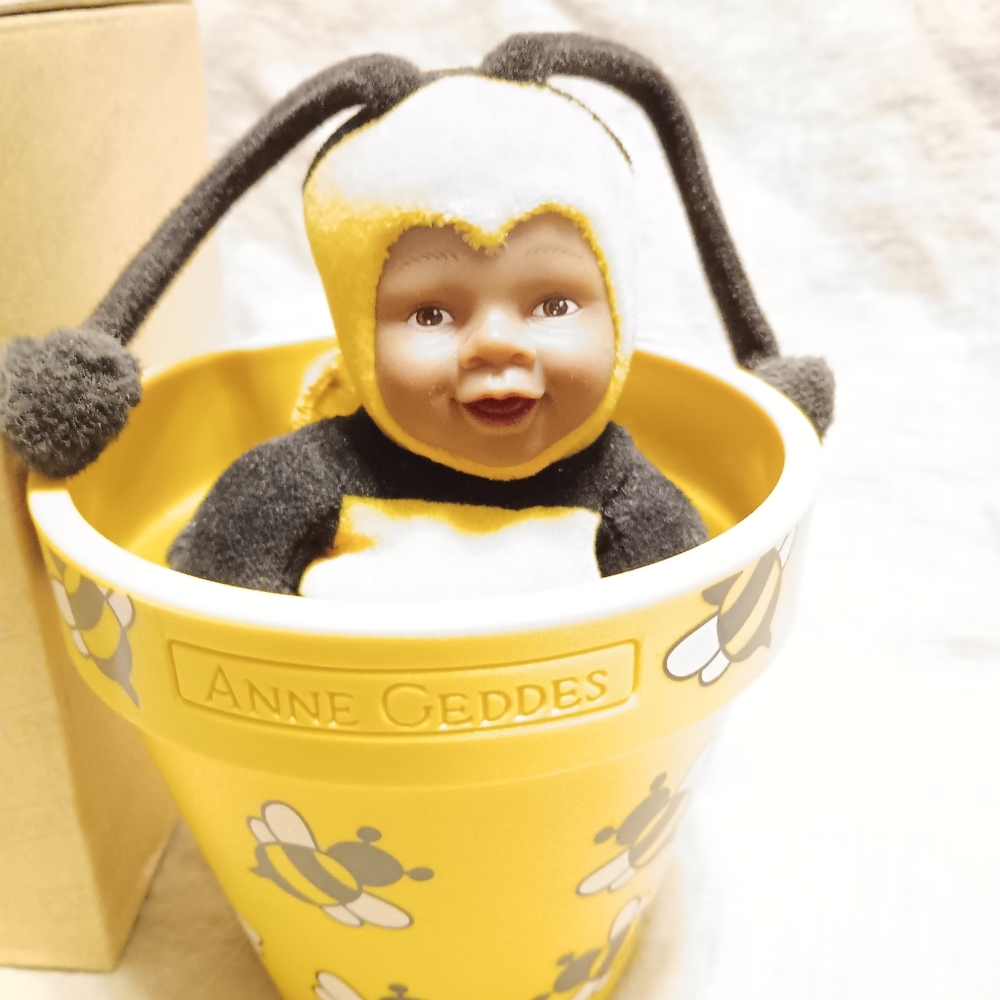 1998 Anne Geddes “Babies Are Meant To Be Cherished” Baby Bee Mini Pot